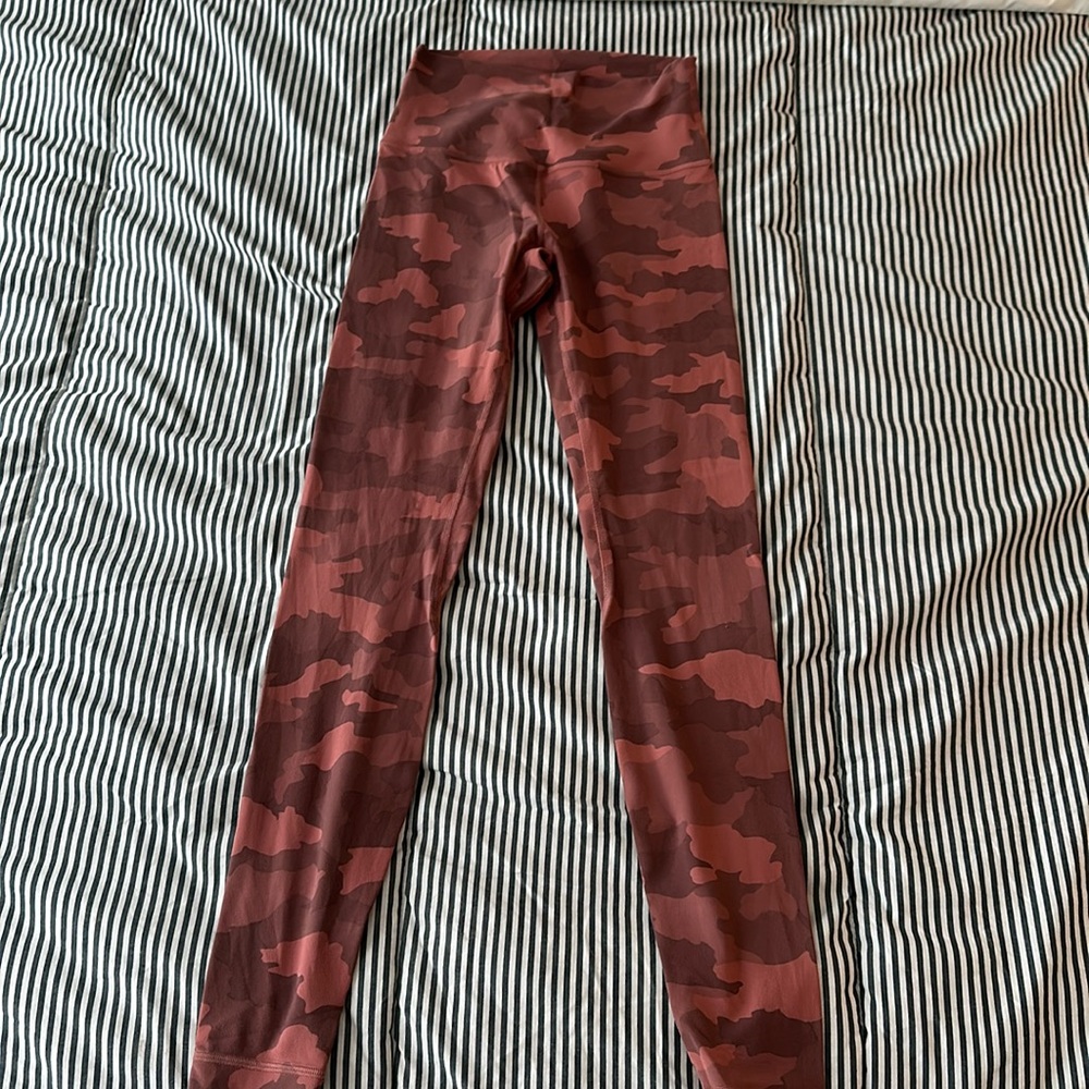 Lululemon aligns size 4
